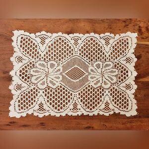 Set Of 4 Vintage Ivory Filet Crochet Lace Floral Placemats